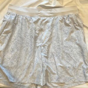 Lululemon 7” THE liner less shorts